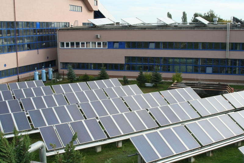 Fotografia - Usytuowanie instalacji kolektorów słonecznych w ZEC Wołomin